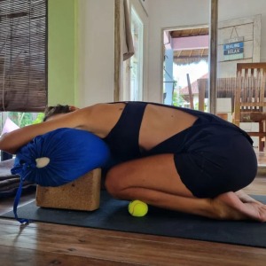 Students exploring sequencing and teaching methods in 100-hour Yin Yoga teacher training Bali 2026