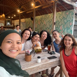 student-enjoying-our-meal-excursions-during-the-yin-yoga-teacher-training-50-hour-program-in-bali.