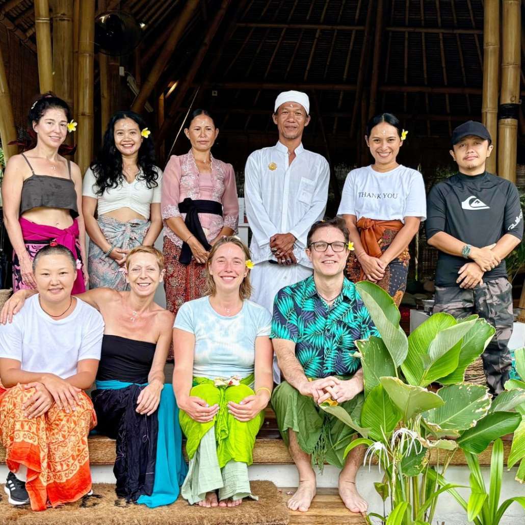 Certification Ceremony for Yin Yoga & Reiki Teacher Training Graduates Certificate ceremony for our 100 hout yin yoga and chinese medicine graduates 2006 program is open at the yoga garden akirayoga