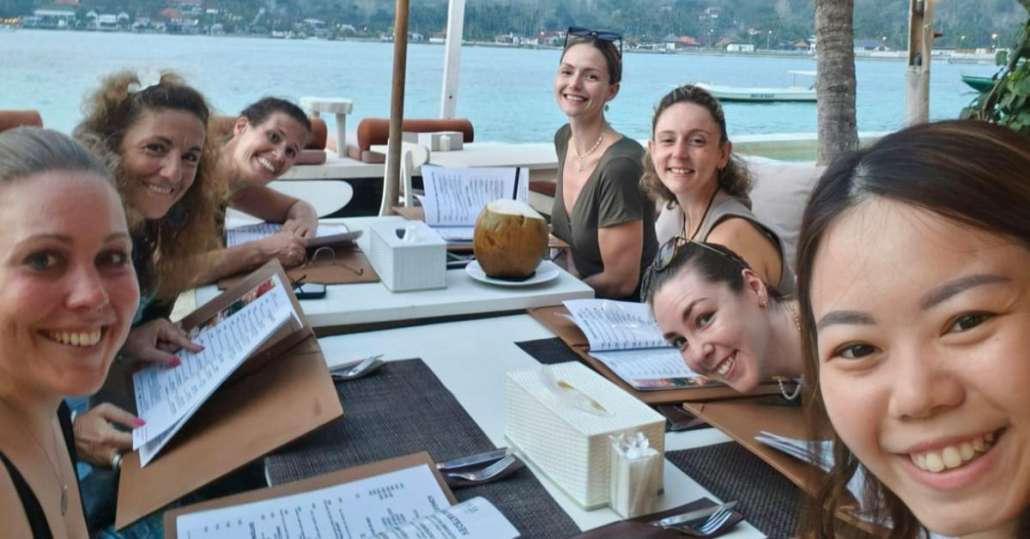 bali-yoga-teacher-training-2026-beach-lunch-excursion-nusa-lembongan-akira-yoga