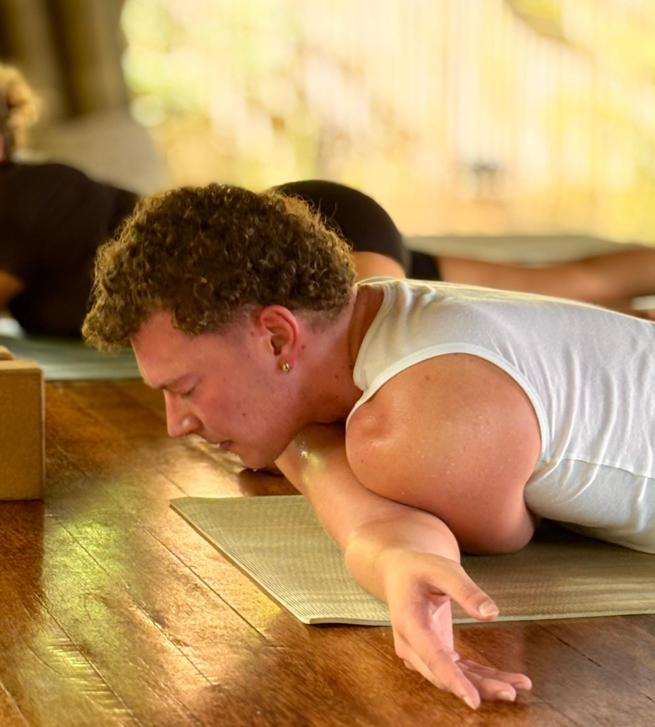 STUDENT ENJOYING A YOGA CLASS AT THE YOGA GARDEN LEMBONGAN STUDENT ENJOYING A YOGA CLASS AT THE YOGA GARDEN LEMBONGAN